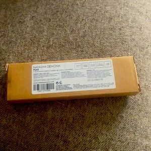 Brand new eye shadow pallet